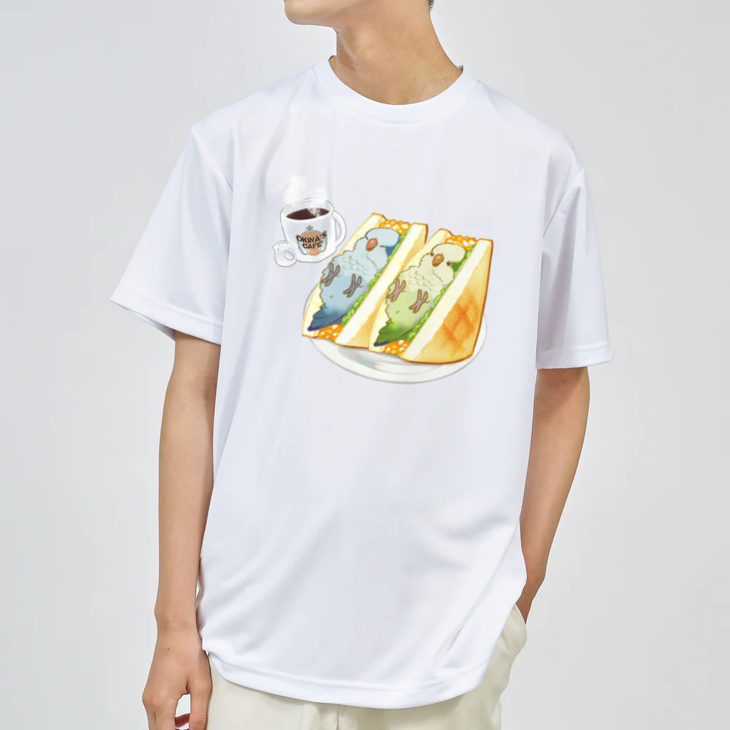 patapata ໒꒱ parakeetのオキナインコカフェ　ホットサンド ドライTシャツ