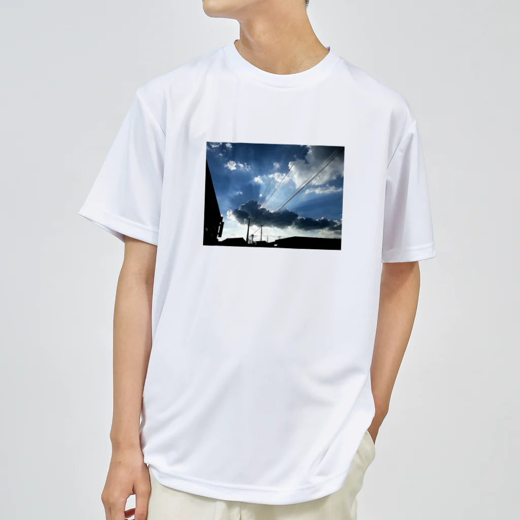 666の夏の雲 ドライTシャツ