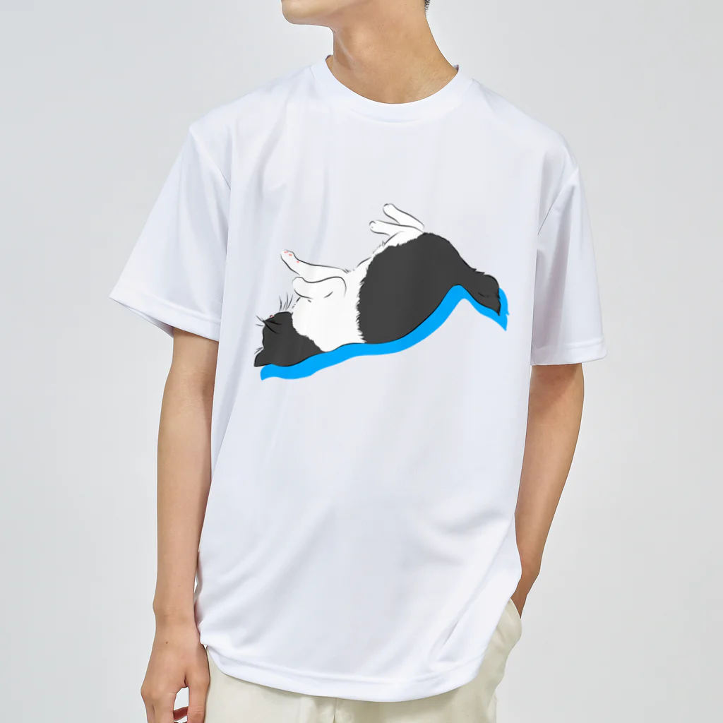 うらめし屋　の猫が落ちてる Dry T-Shirt