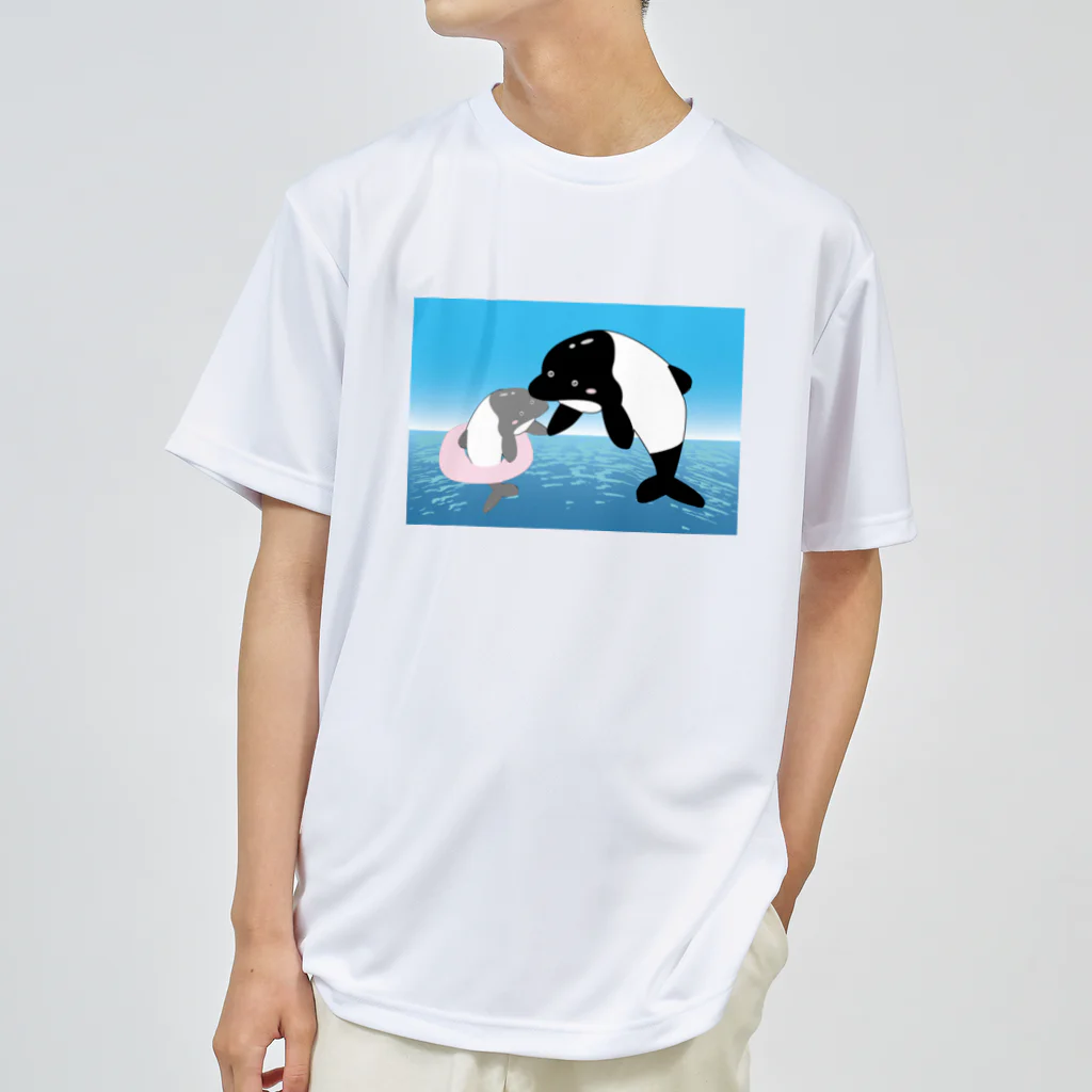 Drecome_Designの【手を取って・・・】海豚(イルカ)親子 ドライTシャツ
