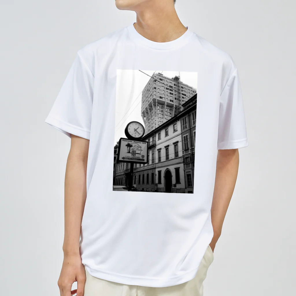 City View KのMilano Velasca Tower Dry T-Shirt