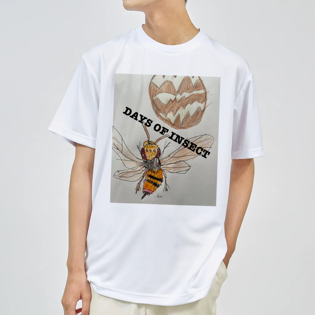DAYS OF INSECTのこっちを見てるオオスズメバチ！ Dry T-Shirt