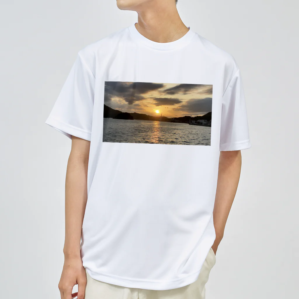萌中毒の夕陽 ドライTシャツ
