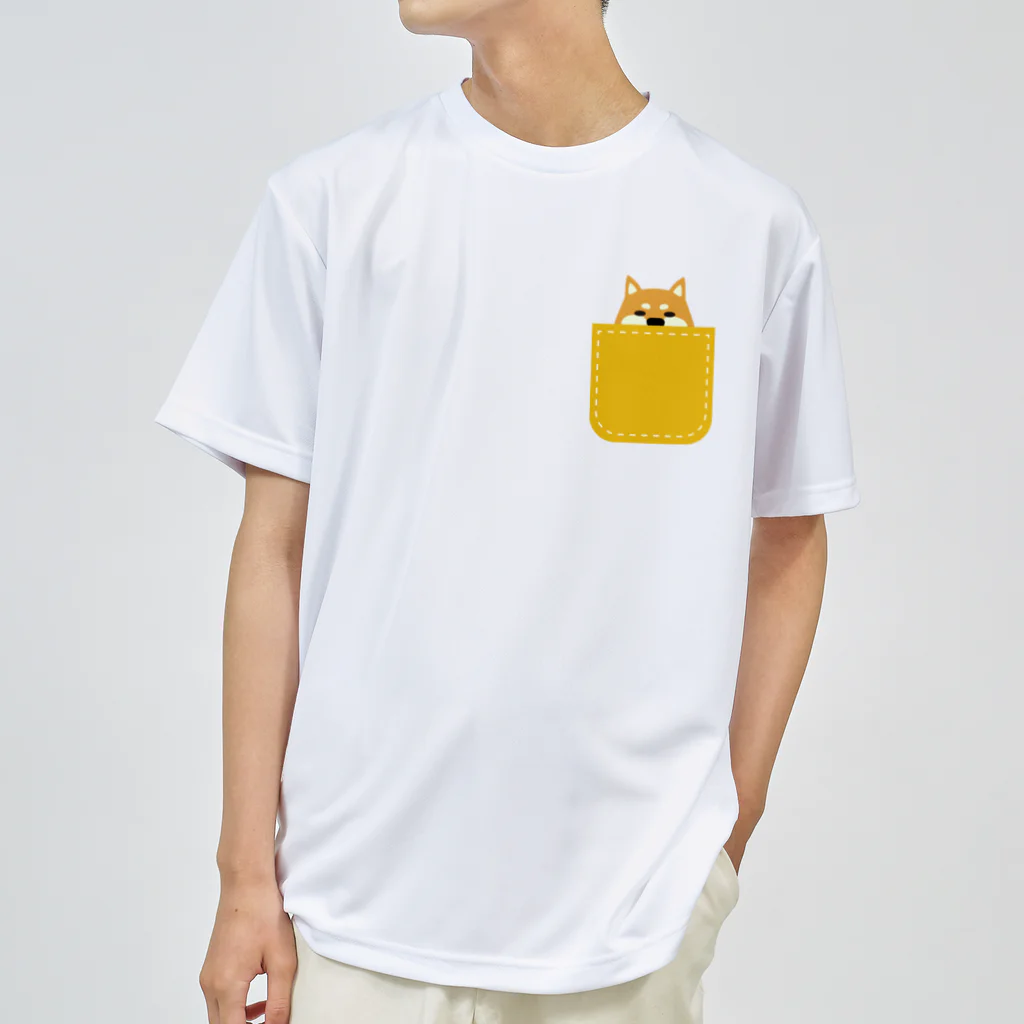 ワカボンドのポケットからのぞく柴犬_赤柴 Dry T-Shirt