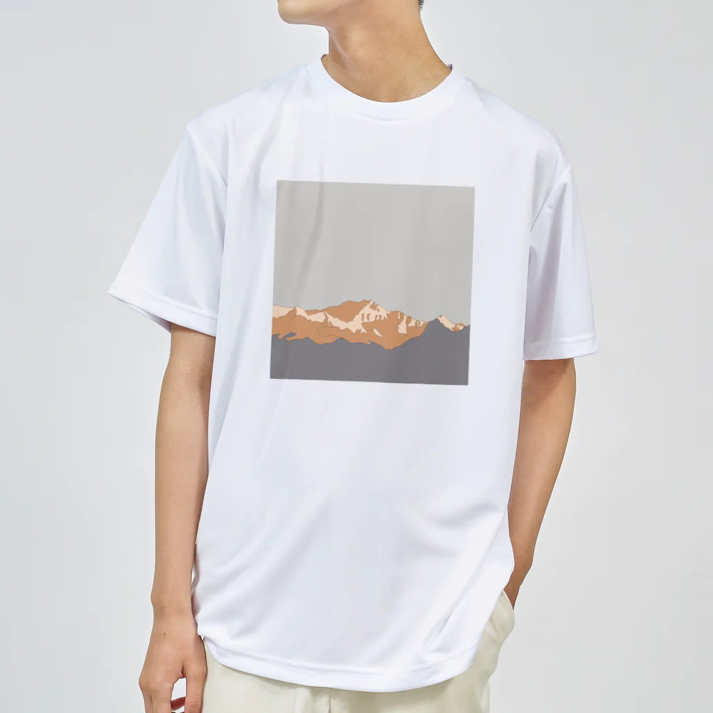 kiki25の雄大な山々(夕方) ドライTシャツ