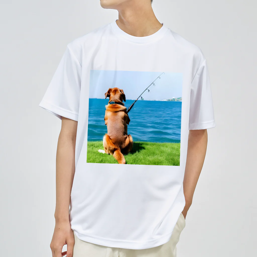 the dog is ⚫︎⚫︎ing ✖️✖️のthe dog is fishing fish ドライTシャツ