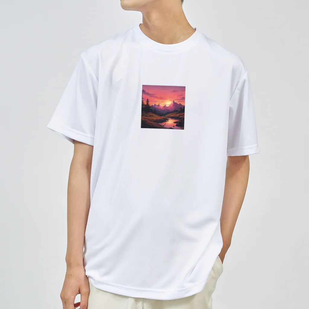 山のお散歩屋さんの幻想的な山と夕陽のグッズ ドライTシャツ