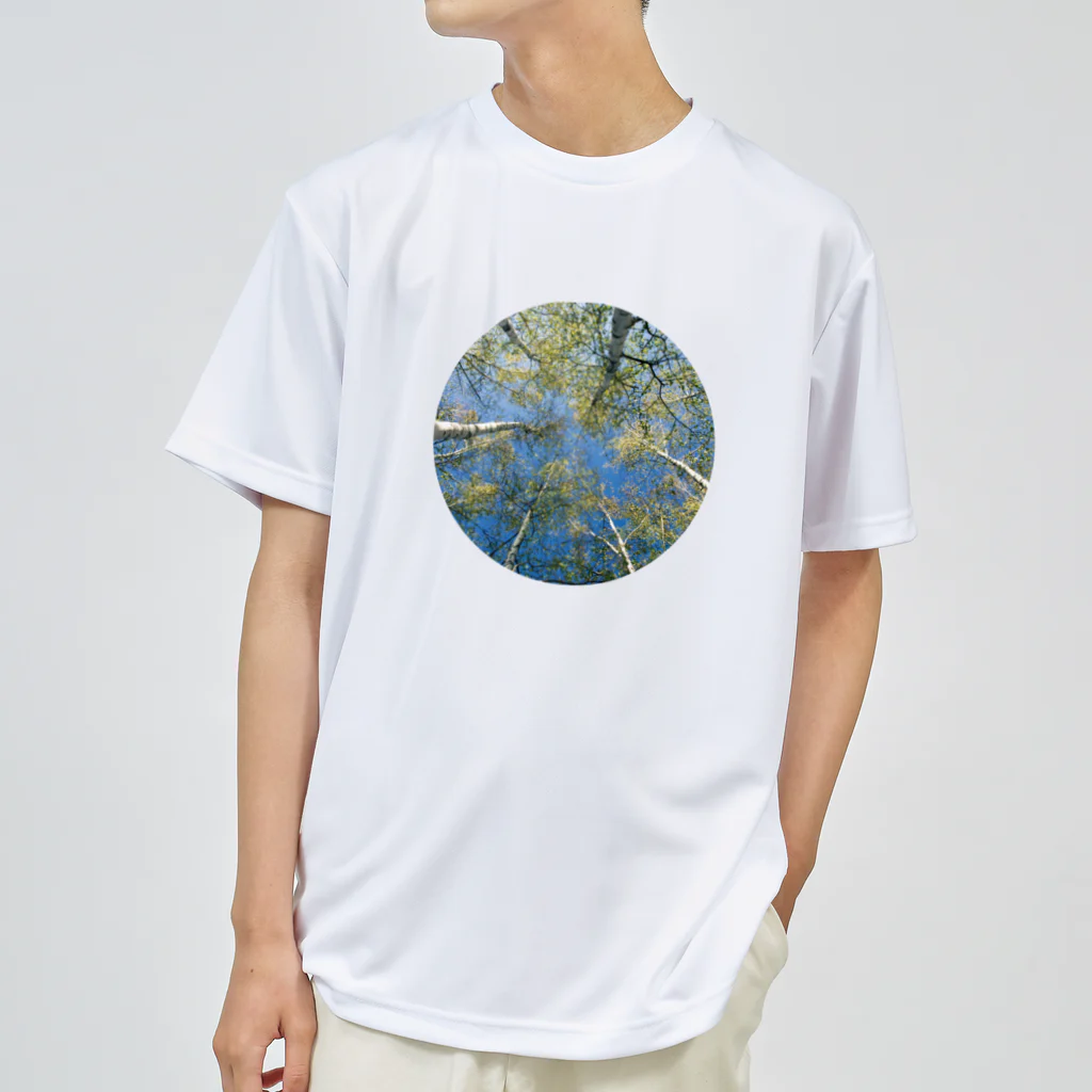 guchy-kの白樺1 Dry T-Shirt