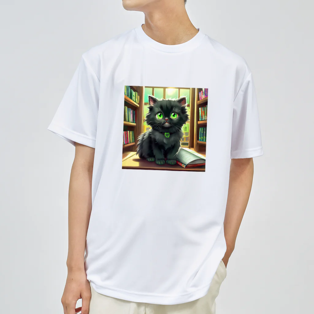 yoiyononakaの図書室の黒猫01 ドライTシャツ