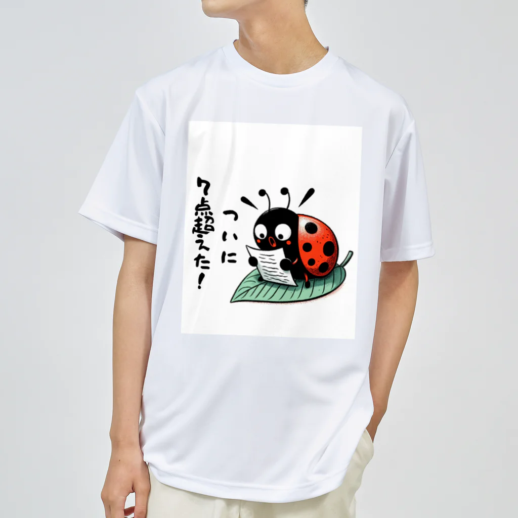 small creaturesのついに7点を脱したテントウムシ ドライTシャツ