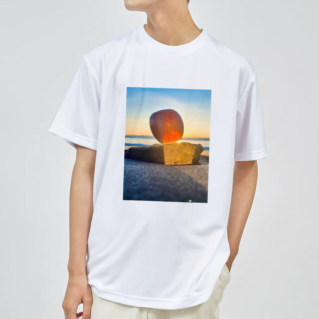 ARTPARTNERの 朝焼けのりんご　 Dry T-Shirt