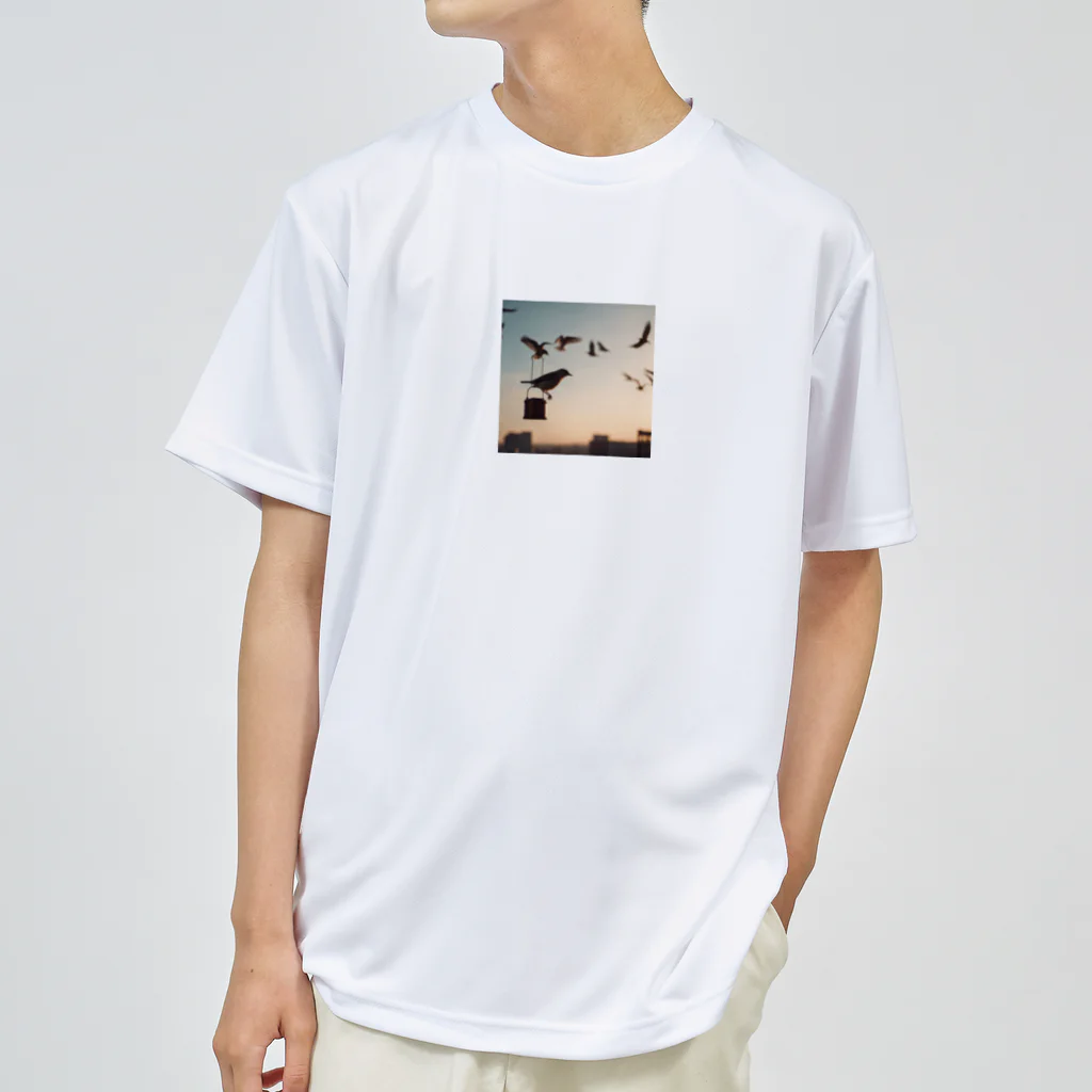 simaenaga234の夕方の鳥 Dry T-Shirt