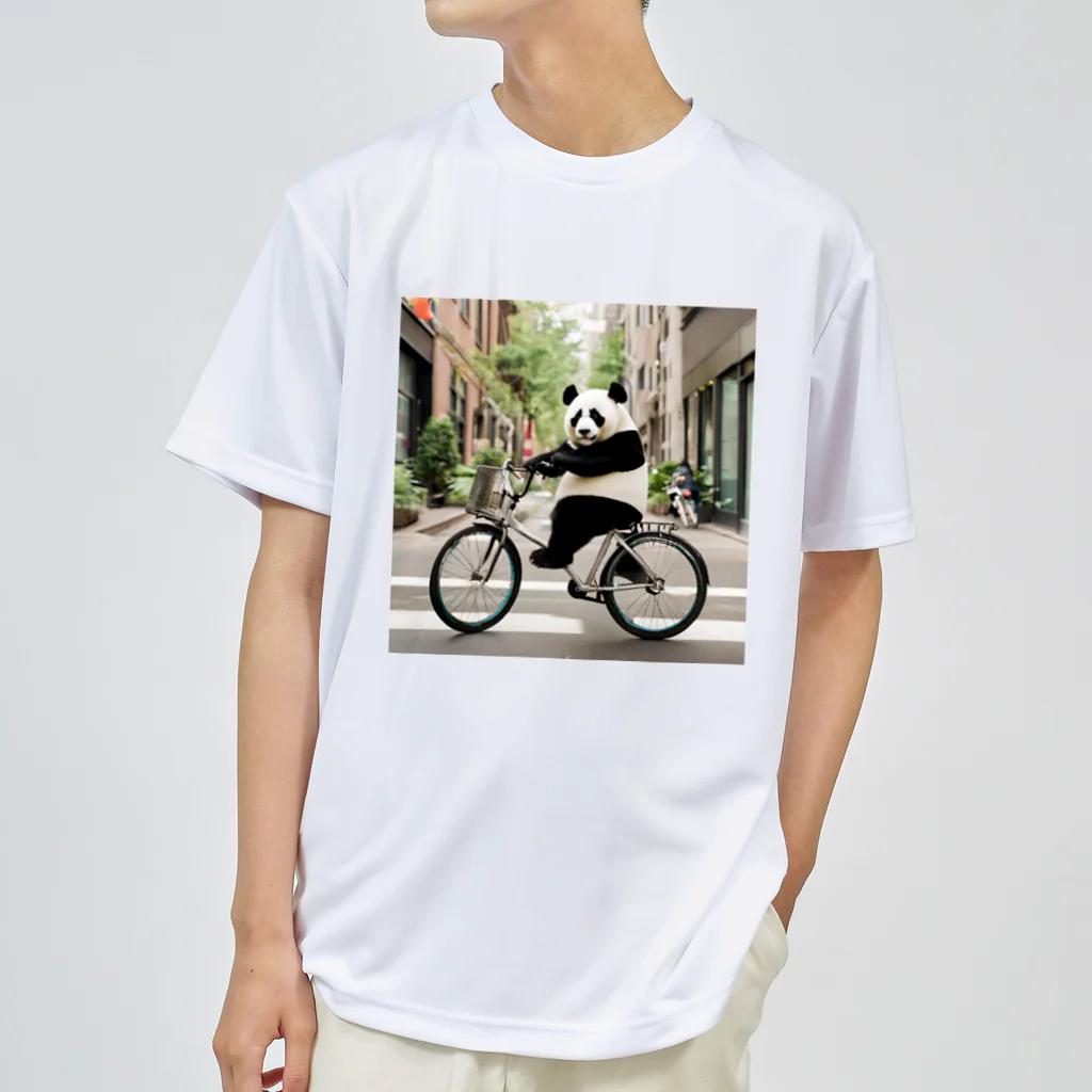 junpeiganba07の街の中を自転車で走るパンダ ドライTシャツ