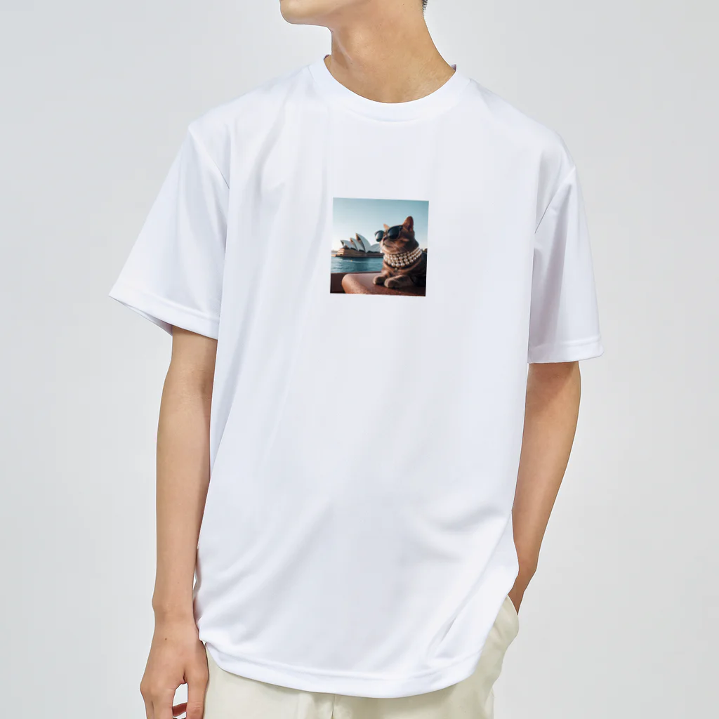 jkmurataのパールネックレス大好きなカッコいいねこがシドニーオペラハウス前にて Dry T-Shirt