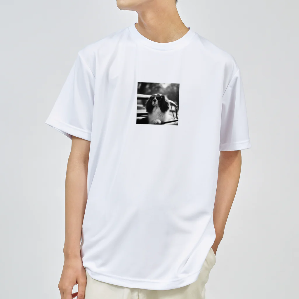 LoraCafeのサングラスのBarry Dry T-Shirt