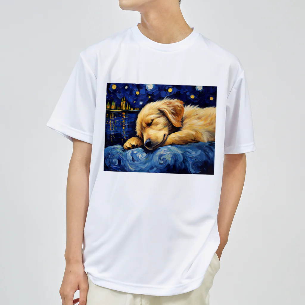 Dog Art Museumの【星降る夜 - ゴールデンレトリバー犬の子犬 No.3】 ドライTシャツ