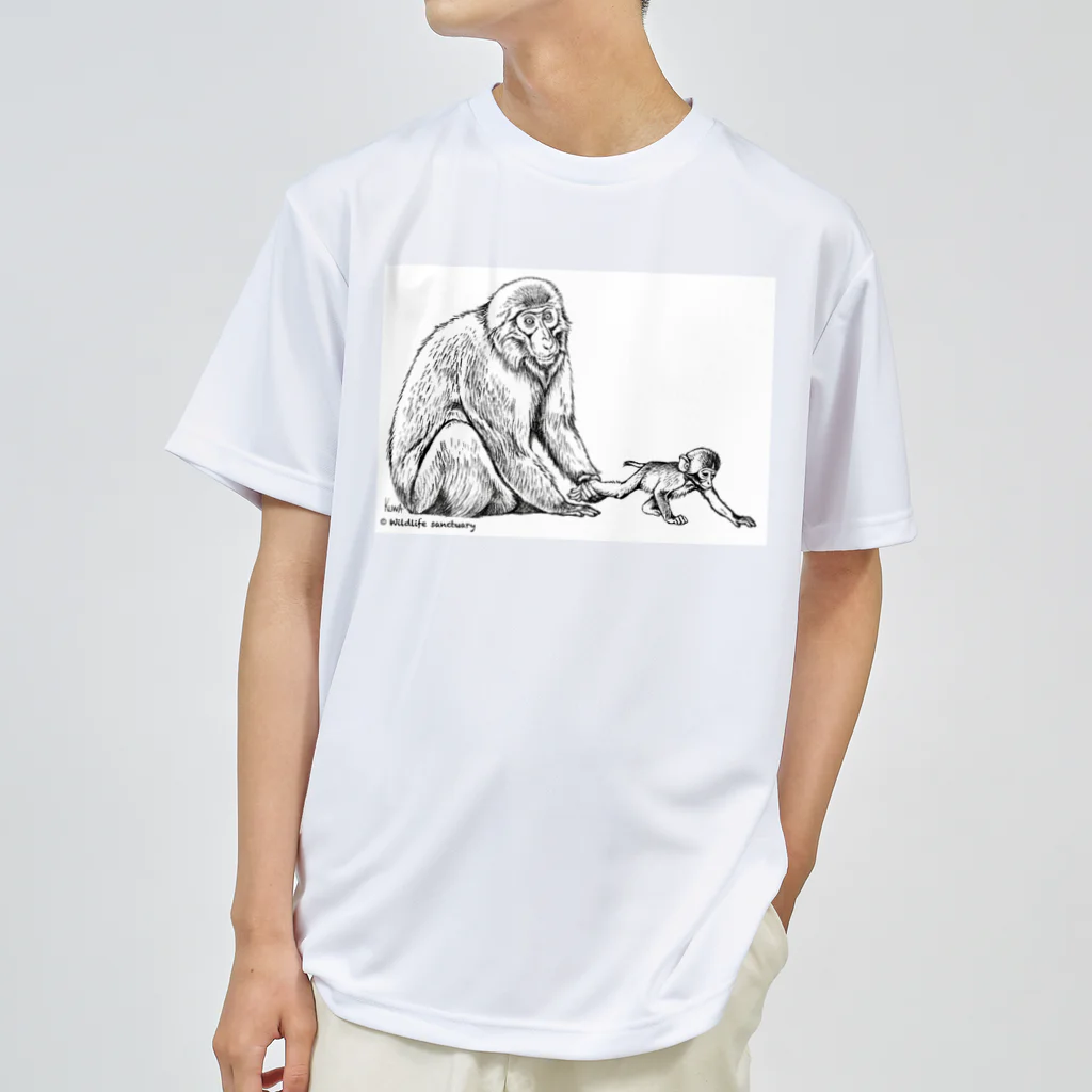 Wildlife sanctuary のニホンザルの親子 ドライTシャツ