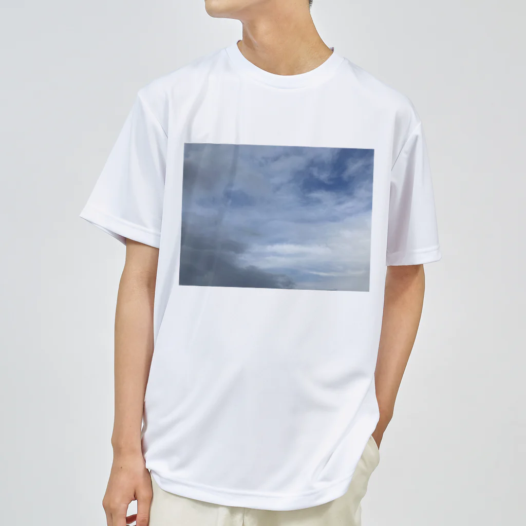 そらの4月16日　吹き荒れる風と雲 Dry T-Shirt