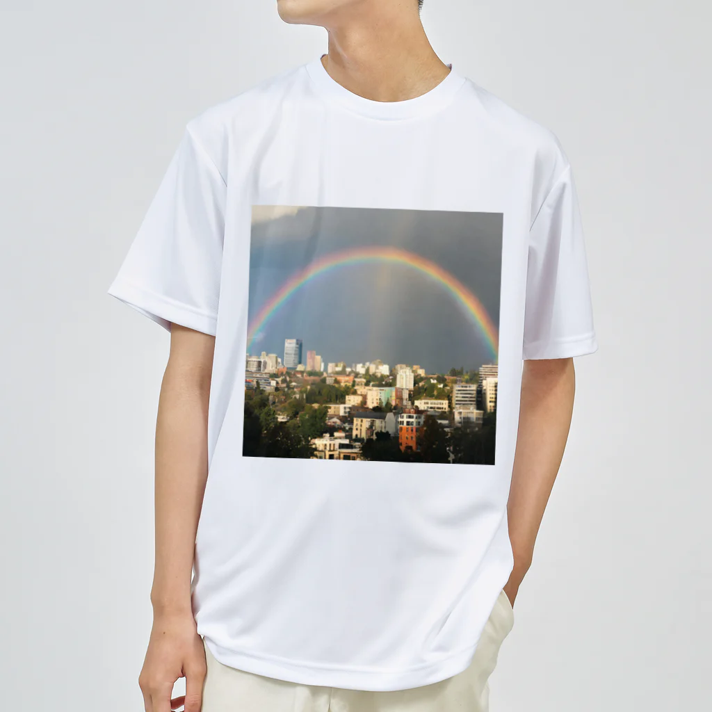 KAZAGULIの虹の街 Dry T-Shirt