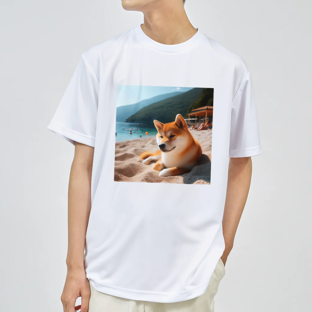 柴犬しばわんこhana873の海でまったりしている柴犬さん Dry T-Shirt