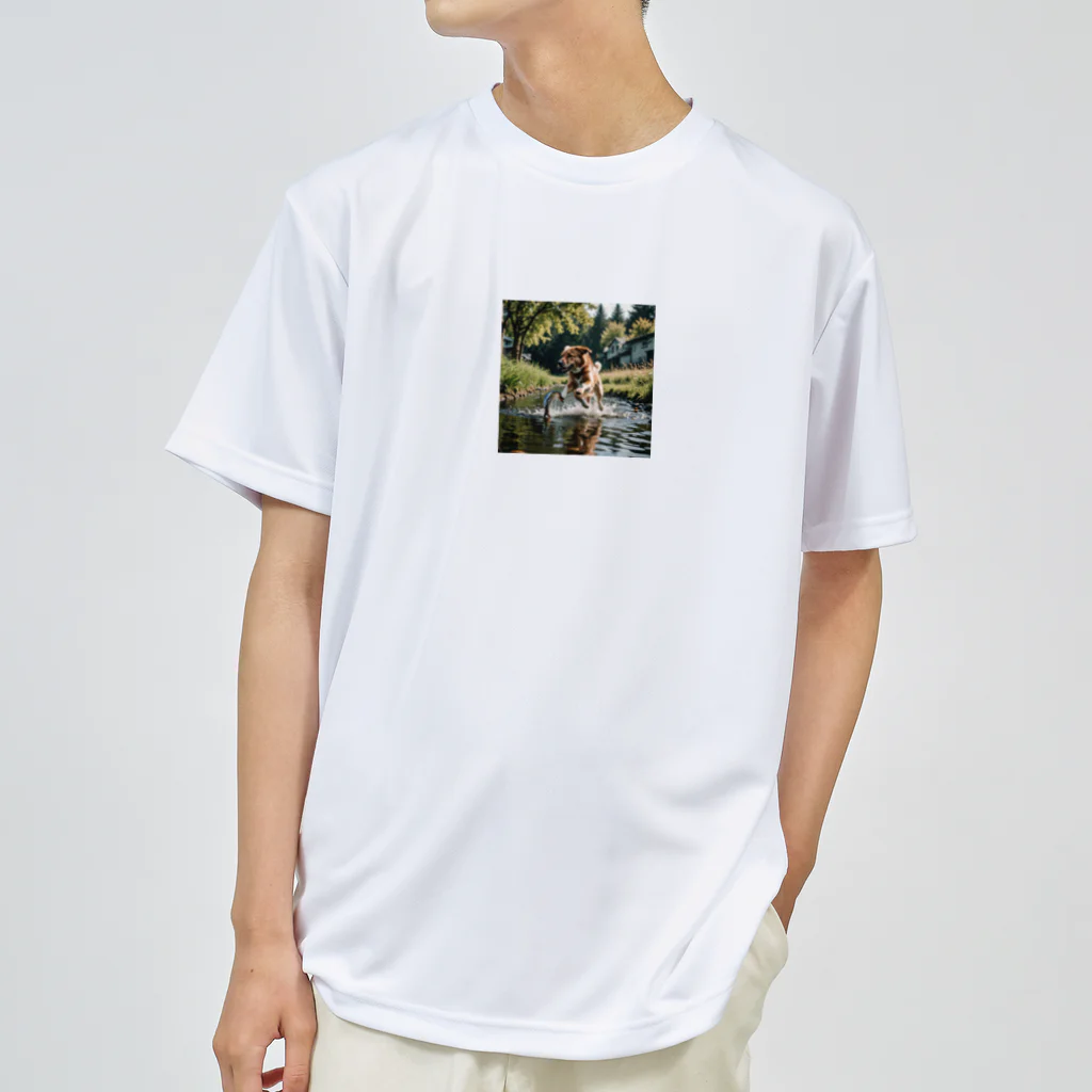 kokin0の水辺を走る犬 dog runnning on the water Dry T-Shirt