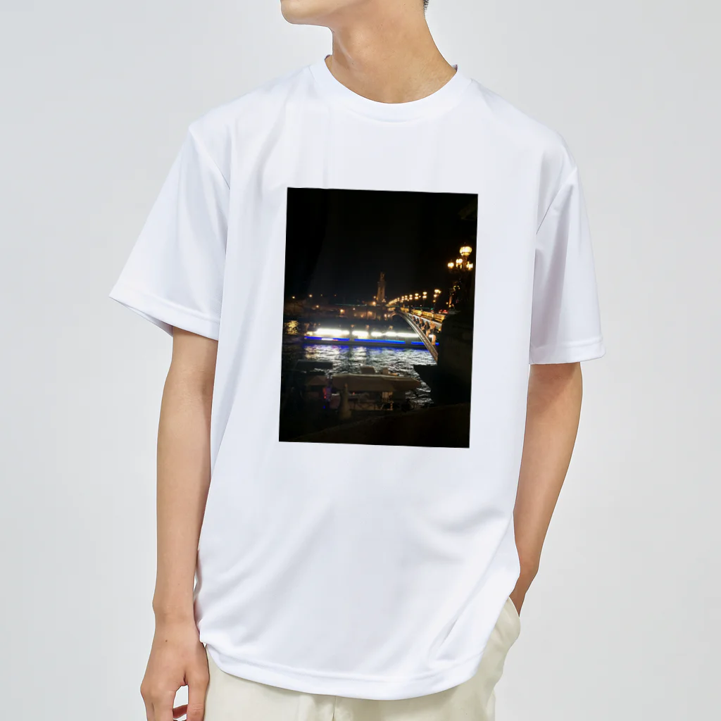 nightwalkerのパリ、夜のセーヌ川 Dry T-Shirt