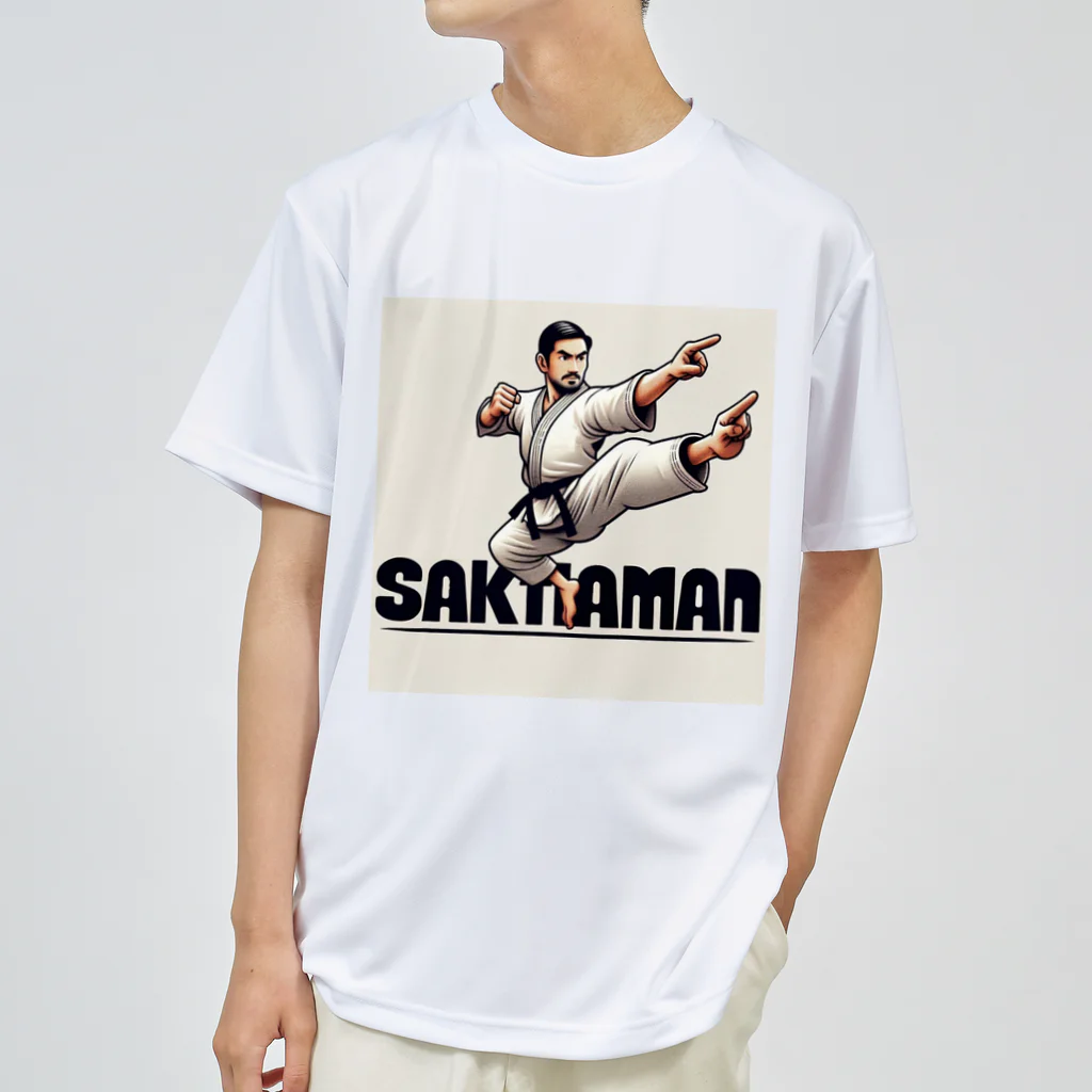 カワウソダディのSAKITAMAN_飛び蹴り Dry T-Shirt