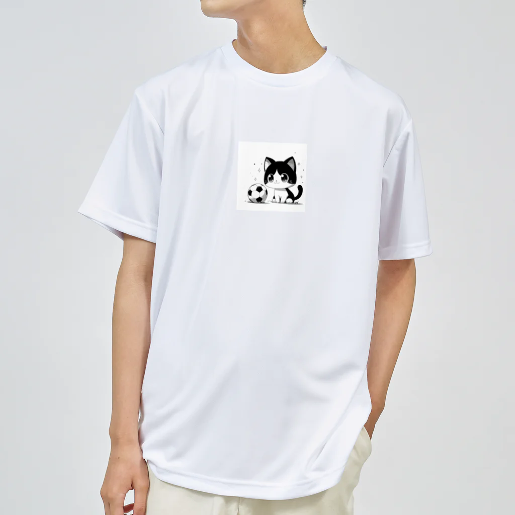 ボールボーイの猫とサッカーボール Dry T-Shirt