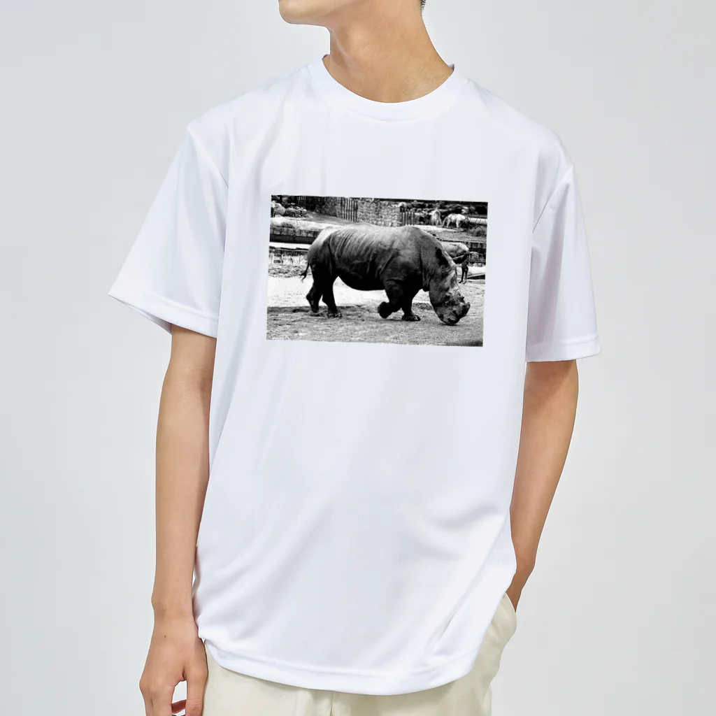 afpicshopのサイ(rhinoceros)のTシャツ ドライTシャツ