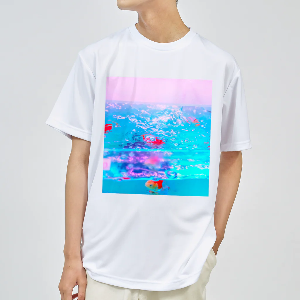 NEON LIGHT STARSの胸に金魚鉢を抱える Dry T-Shirt