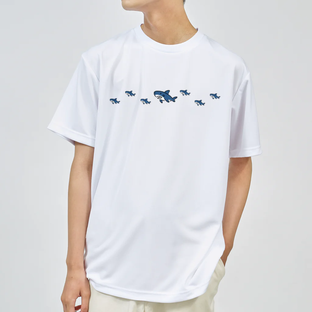 サメ わりとおもいのシンプルなSameの群れ ドライTシャツ