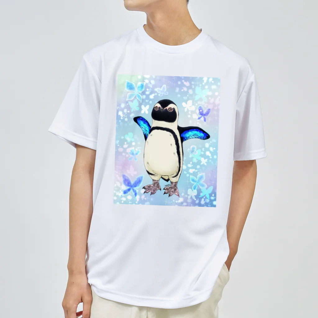 ヤママユ(ヤママユ・ペンギイナ)のケープペンギン「ちょうちょ追っかけてたの」(Blue) Dry T-Shirt