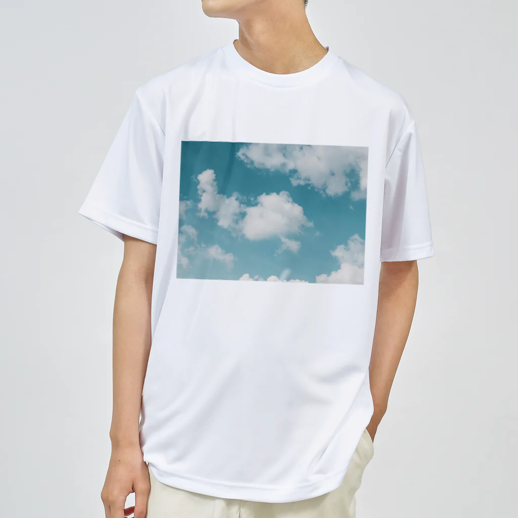 orange_honeyの青空 Dry T-Shirt