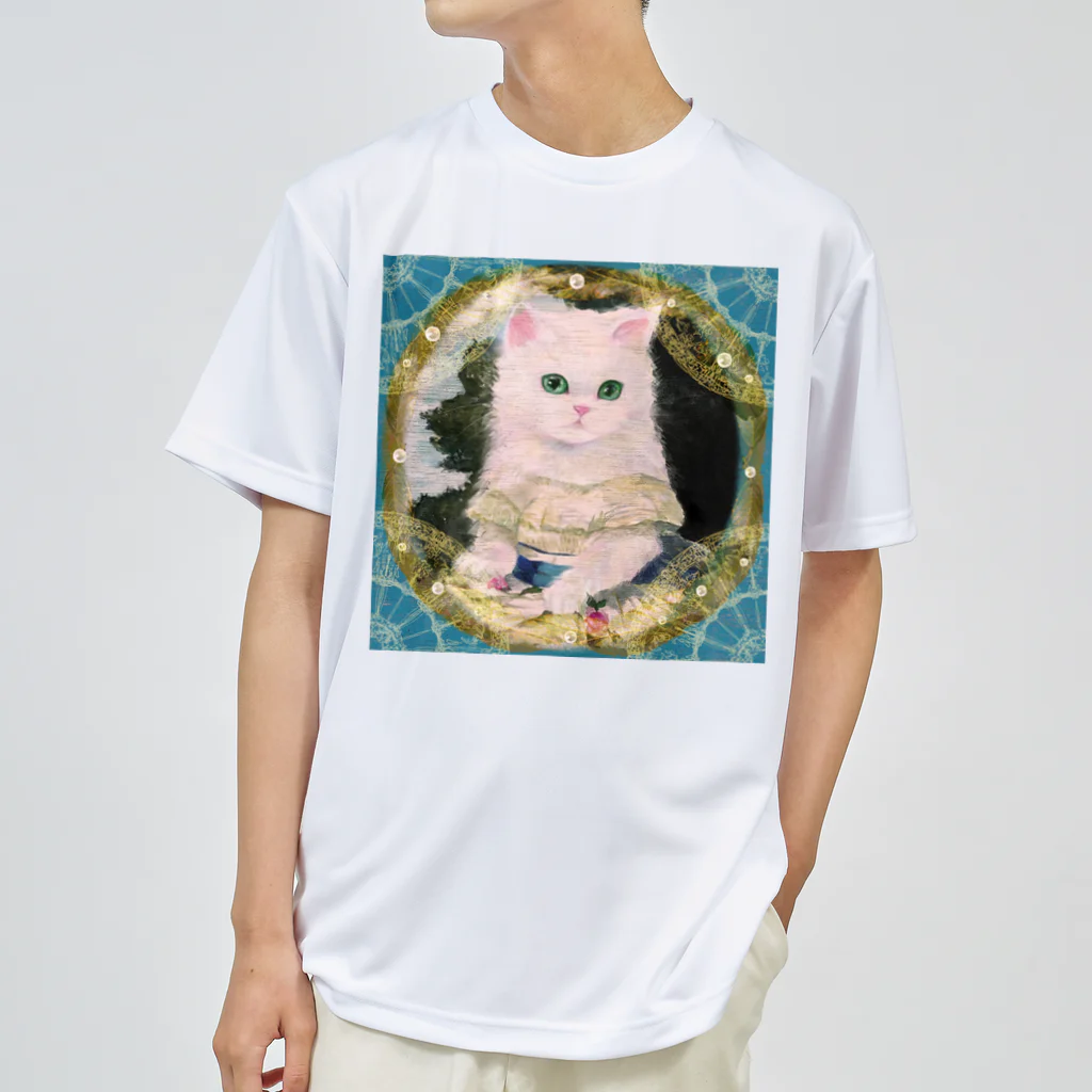 NORIMA'S SHOP のドレスを着た白い子猫のアンティーク風肖像画 ドライTシャツ