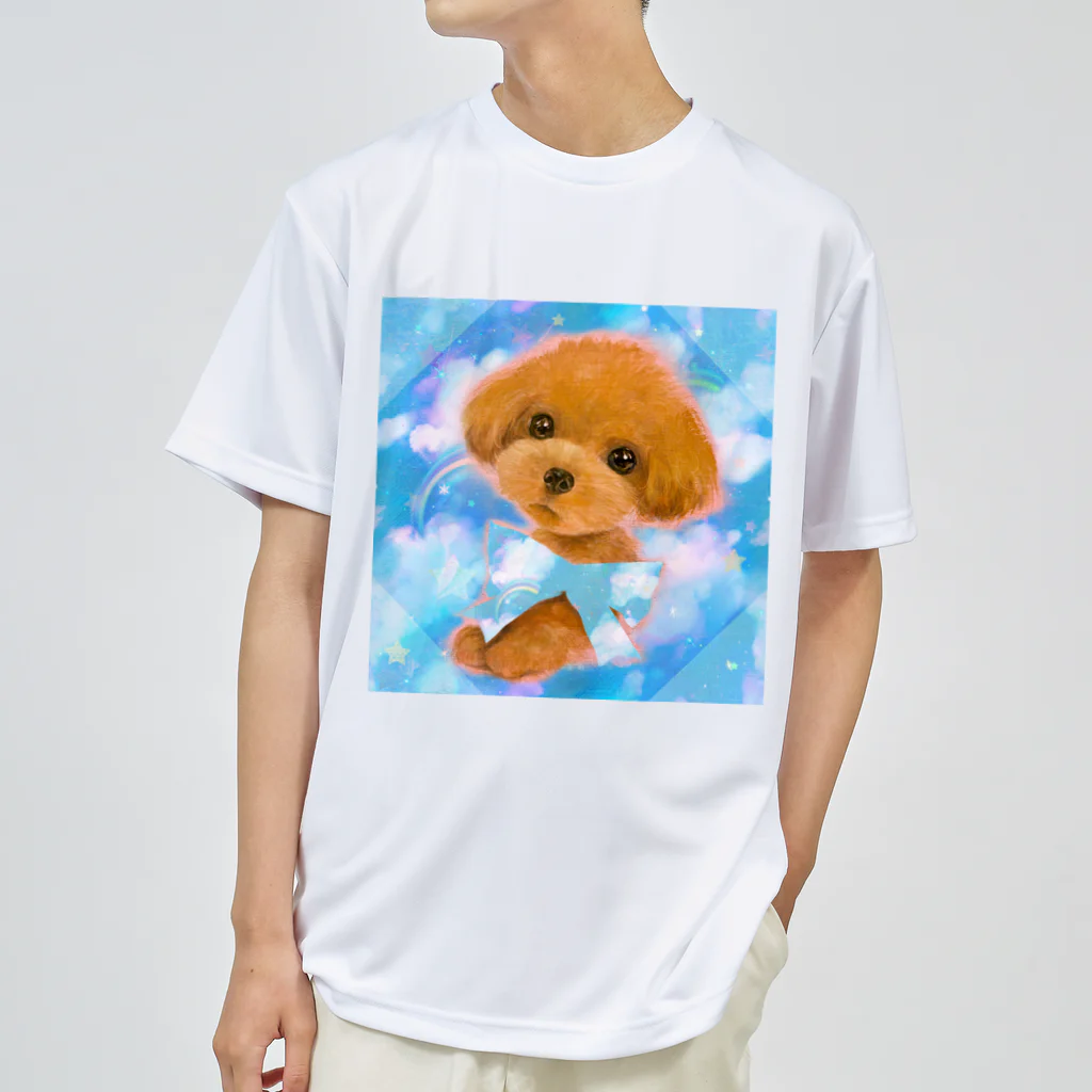 NORIMA'S SHOP のかわいいトイプードルの子犬と夢かわいい雲のイラスト ドライTシャツ