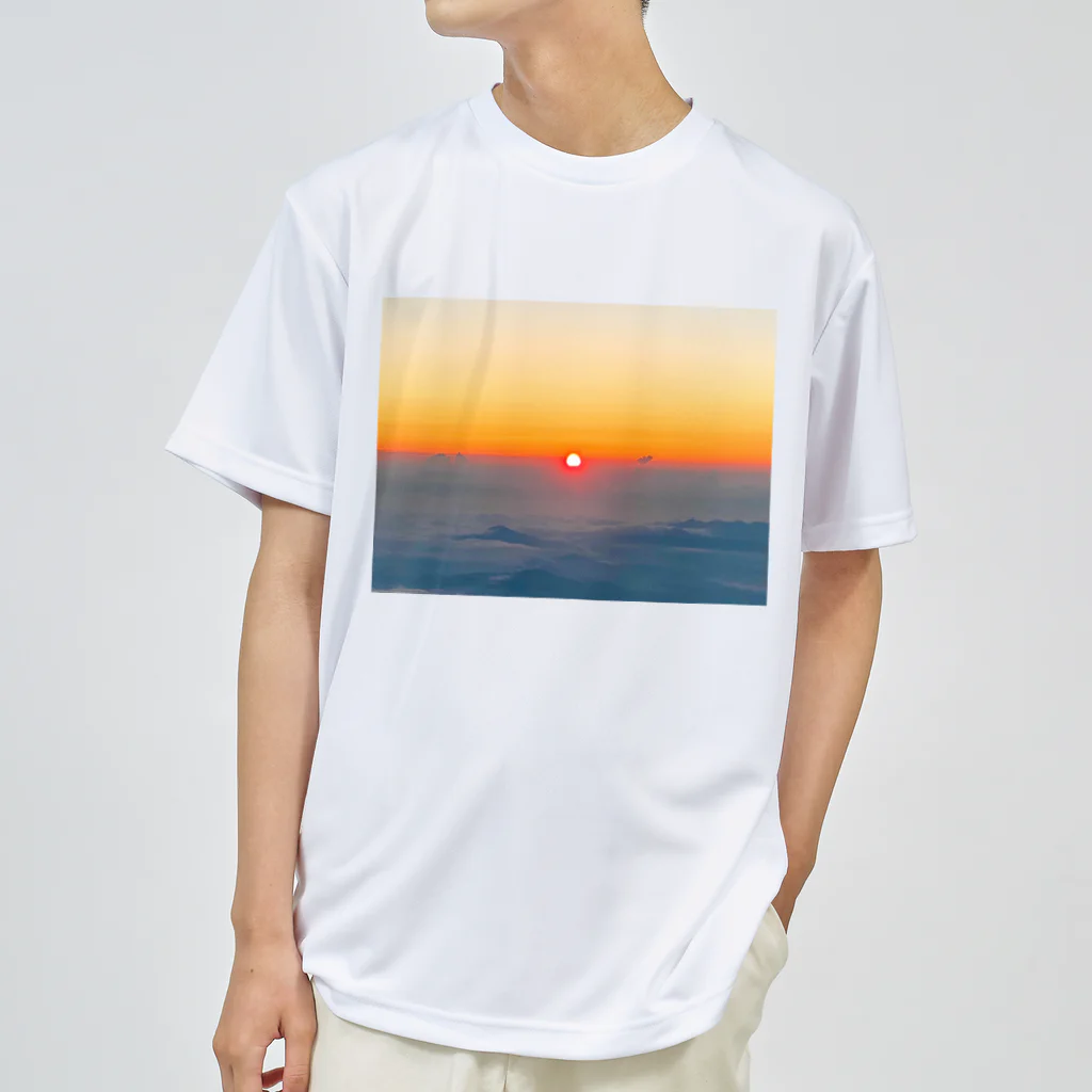 自然で遊ぶの富士山からの御来光 Dry T-Shirt