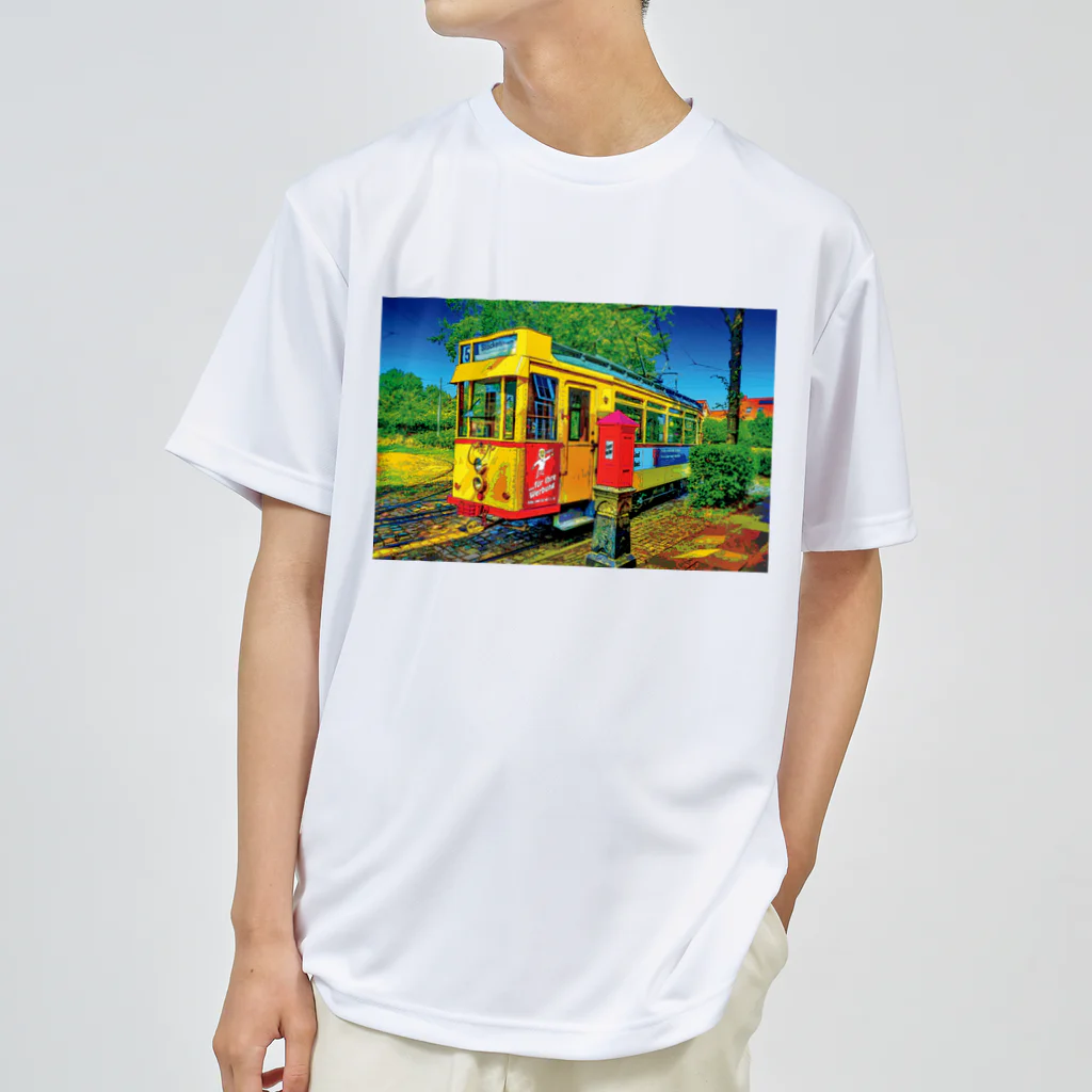 GALLERY misutawoのドイツ ハノーファーの路面電車 Dry T-Shirt