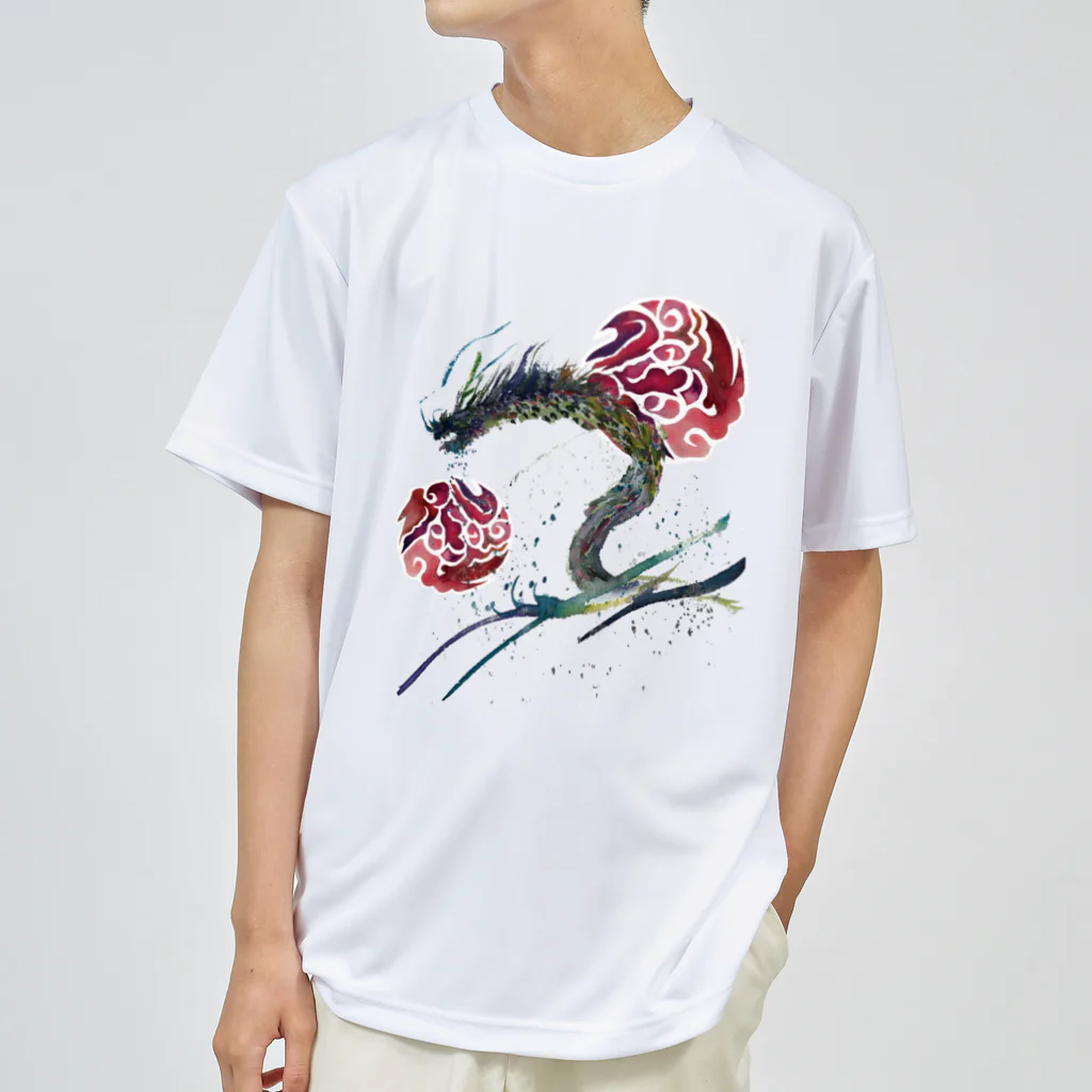 WAMI ARTの赤八雲昇るタツ(竜) ドライTシャツ