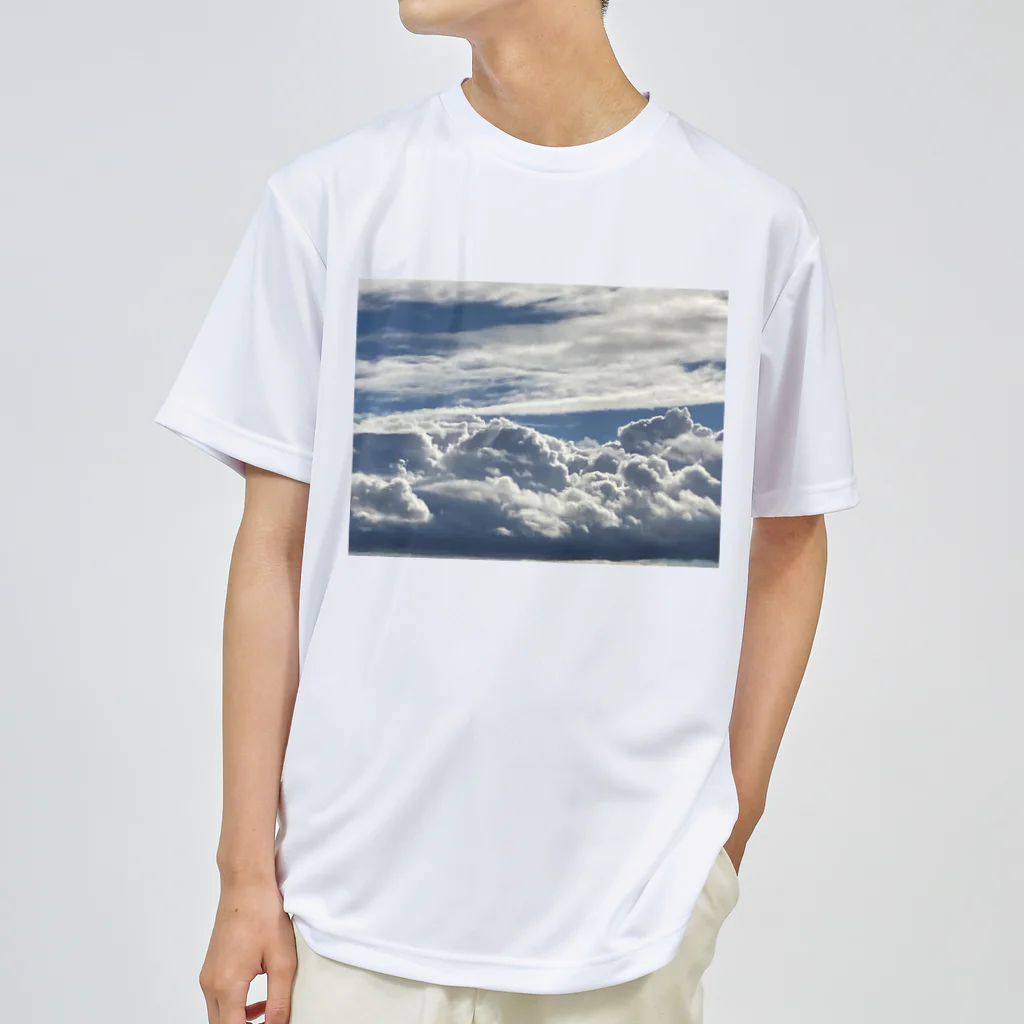 天使のいる街の雨が止んだ秋の空 Dry T-Shirt