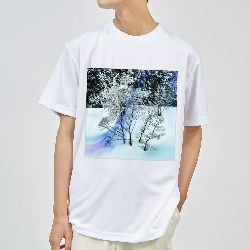 suparnaの冬の森 ドライTシャツ