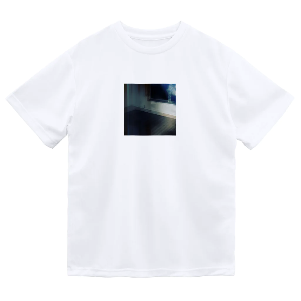 ぽっちの暗い部屋 Dry T-Shirt