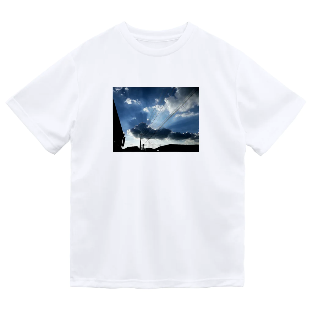 666の夏の雲 ドライTシャツ