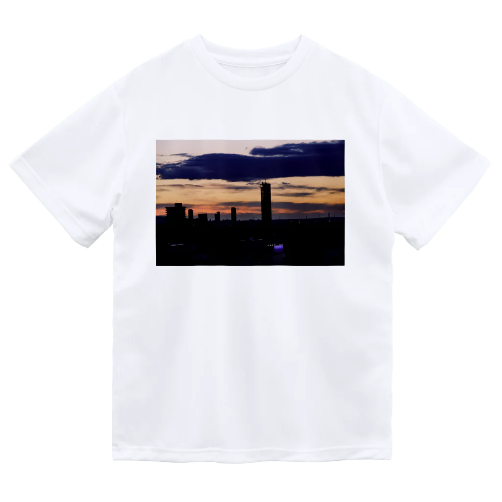 えびたろの札幌の夕日 Dry T-Shirt