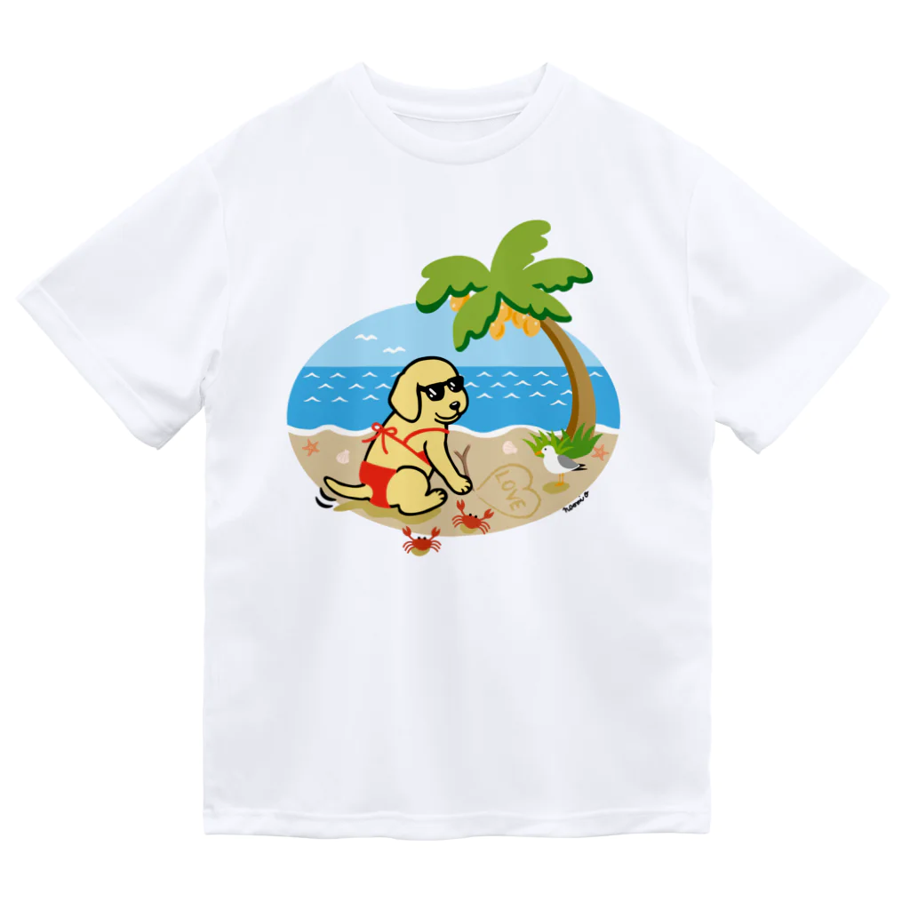 ハッピー・ラブラドールズの浜辺のイエローラブラドールビキニガール ドライTシャツ