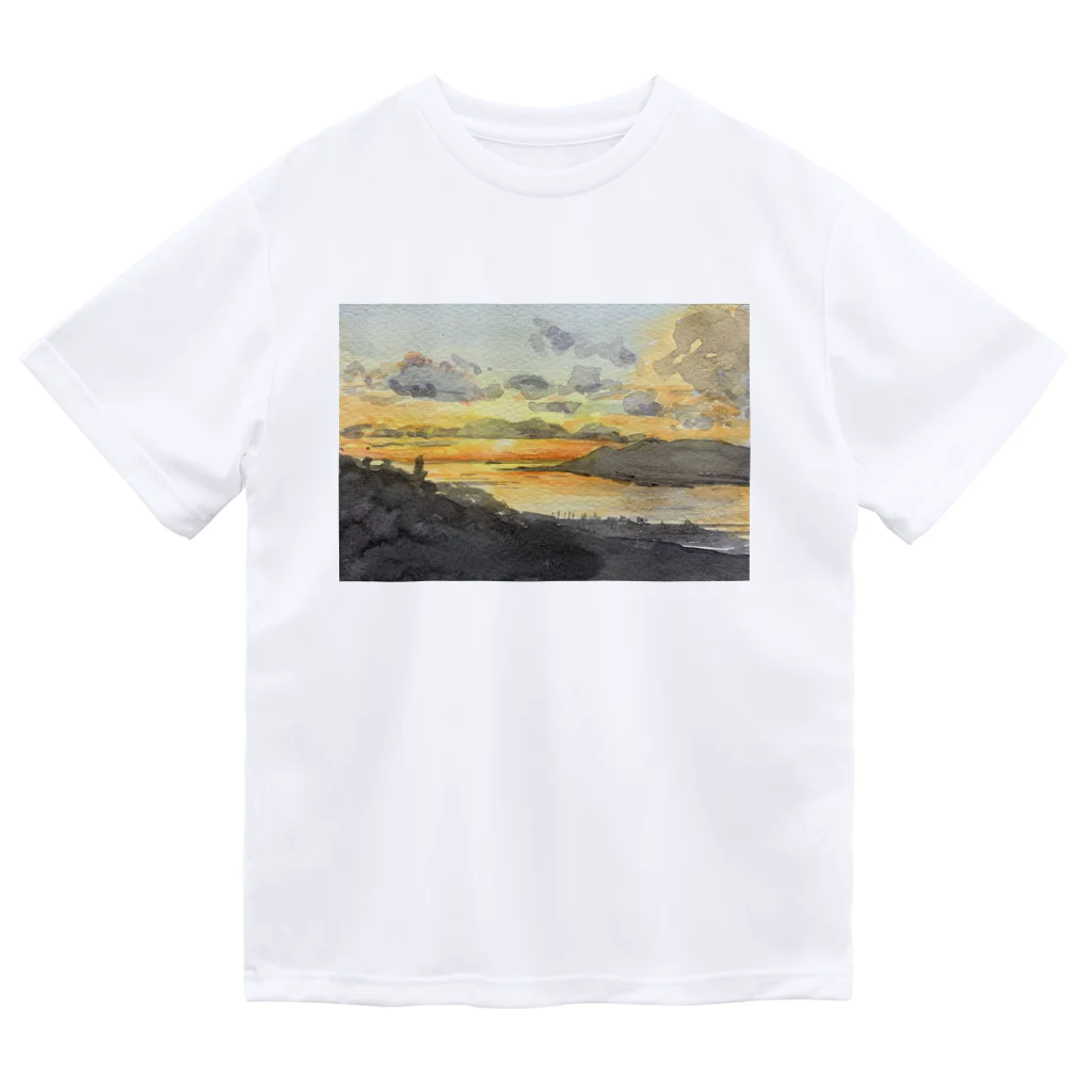 アトリエ道子の【沖縄風景画】知念半島の朝焼け Dry T-Shirt