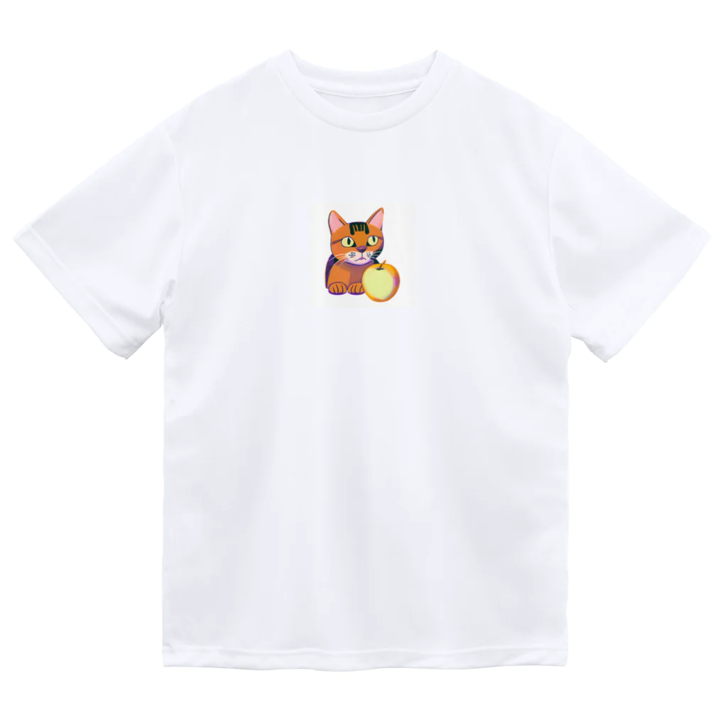 猫、かわいい系ショップのリンゴを見つめる可愛い猫 Dry T-Shirt