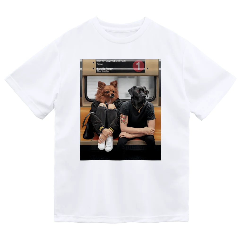 Mottan‘s Art Goods Shopの地下鉄の乗る　犬のカップル Dry T-Shirt