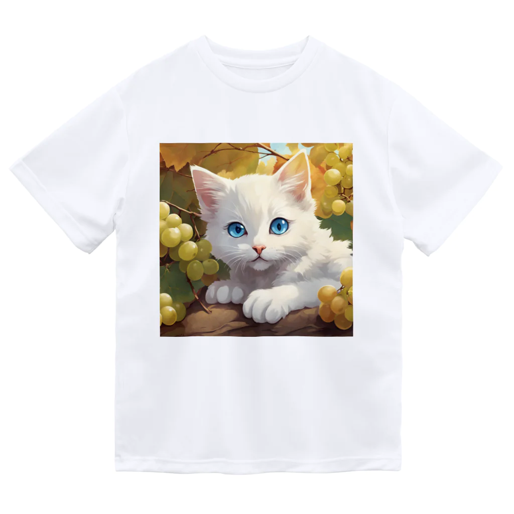 yoiyononakaの葡萄畑の番猫02 Dry T-Shirt