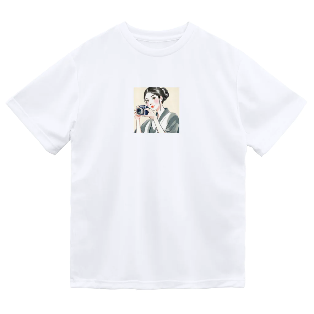etwoshopの和美さん写真を撮る Dry T-Shirt