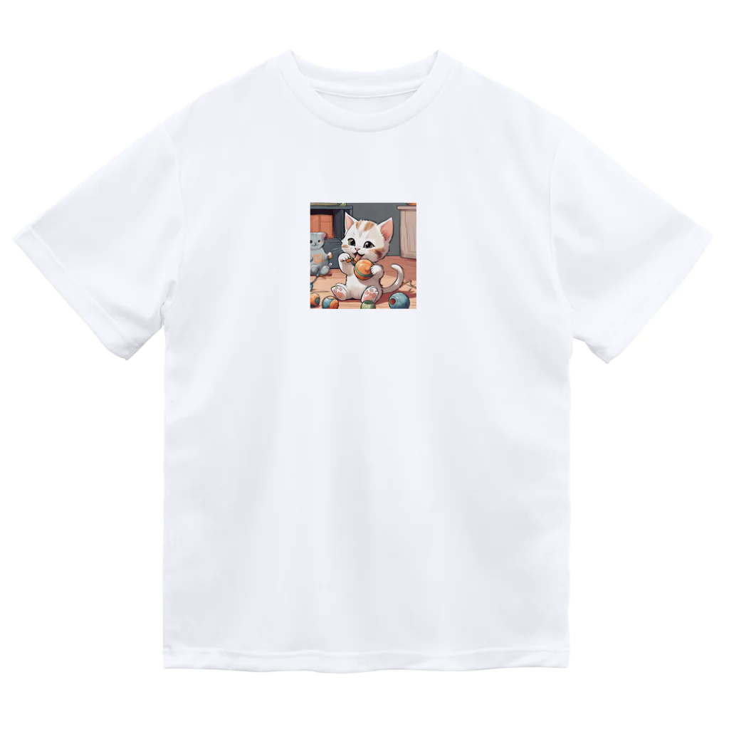 m222web-shopのおもちゃで遊ぶ子猫のイラストグッズ ドライTシャツ